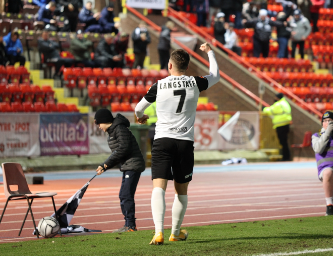 Langstaff signs contract extension